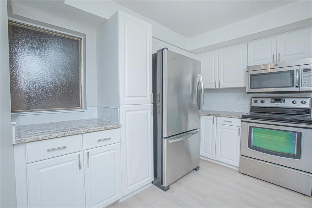 For Sale: $255,000 (2 beds, 2 baths, 1341 Square Feet)