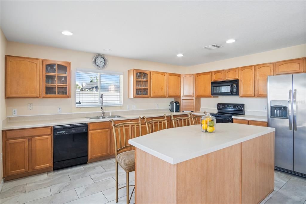 Kitchen with large island