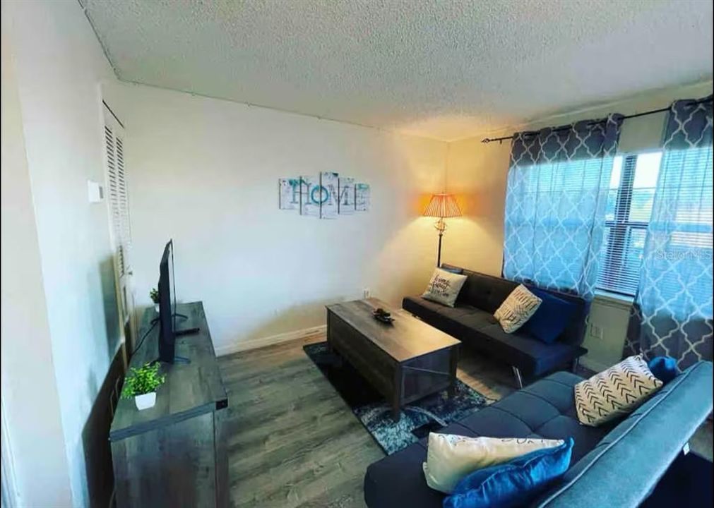 For Rent: $1,165 (1 beds, 1 baths, 608 Square Feet)