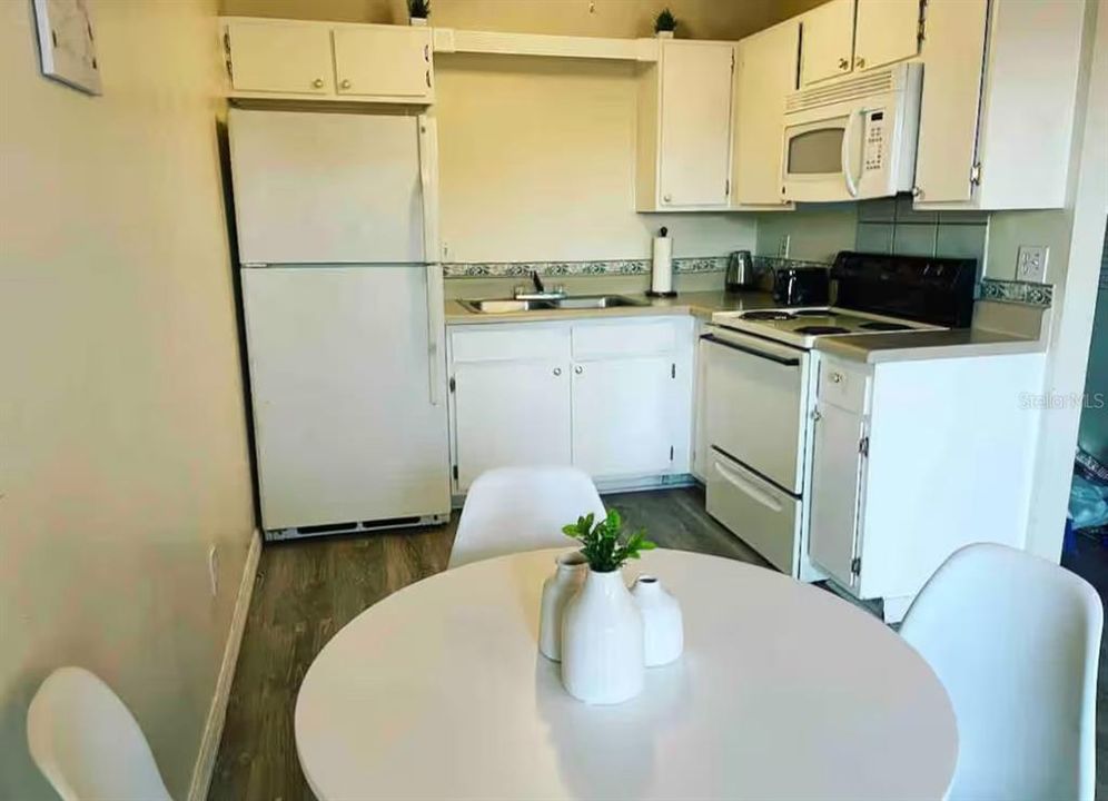 For Rent: $1,165 (1 beds, 1 baths, 608 Square Feet)