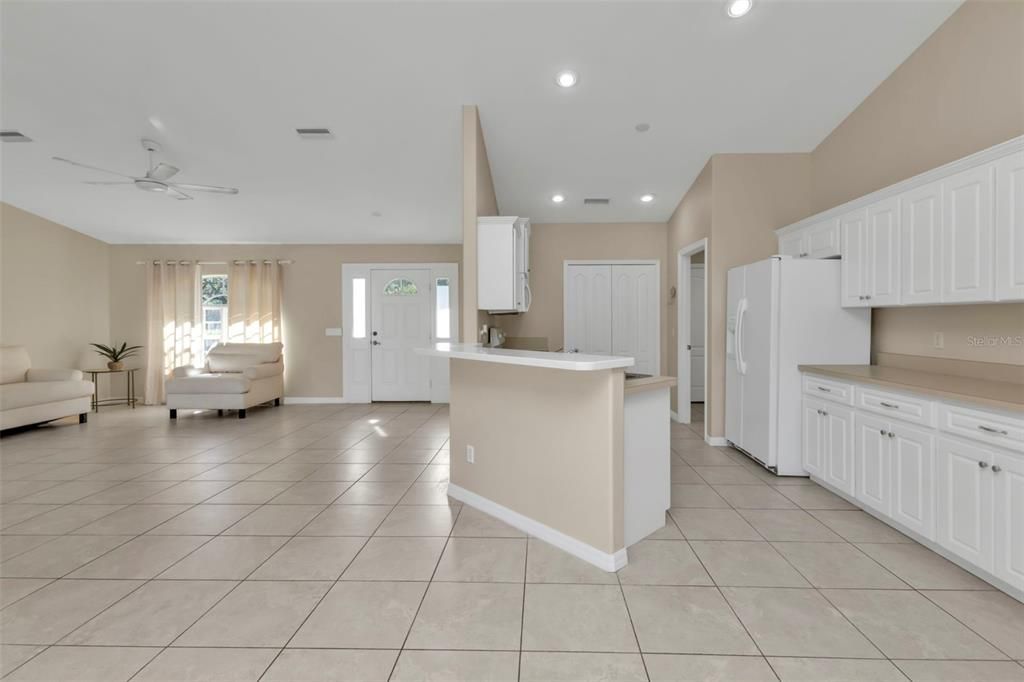 Tile flooring and high ceilings.