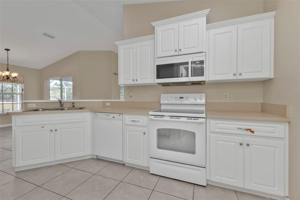 For Sale: $407,000 (3 beds, 2 baths, 1565 Square Feet)