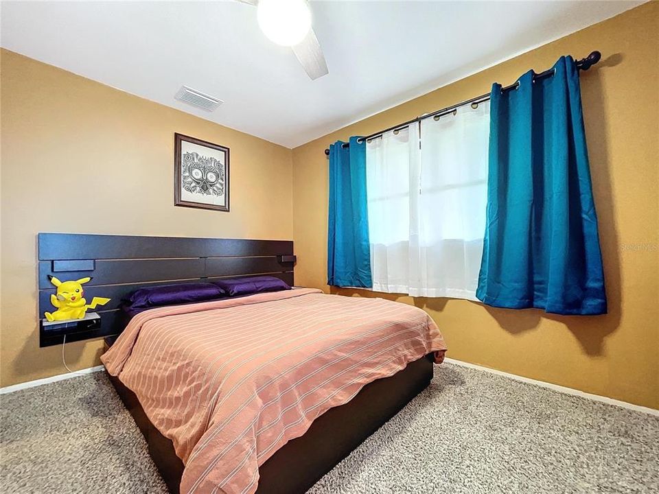 For Sale: $325,000 (2 beds, 1 baths, 822 Square Feet)