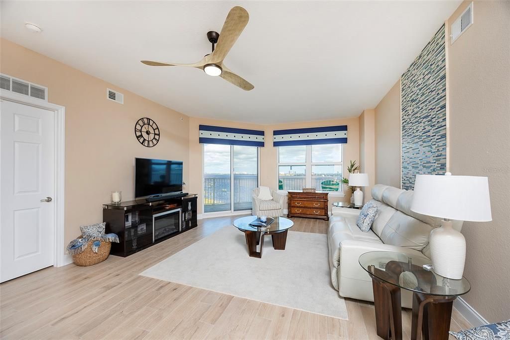 For Sale: $344,900 (2 beds, 2 baths, 1436 Square Feet)