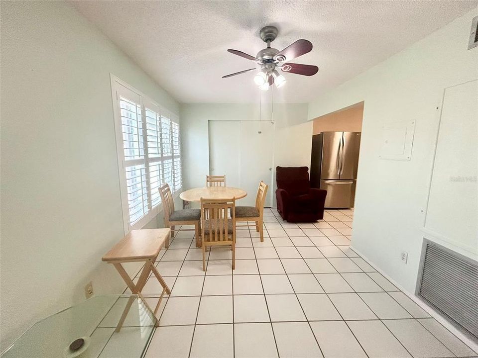 For Sale: $163,112 (2 beds, 2 baths, 1100 Square Feet)