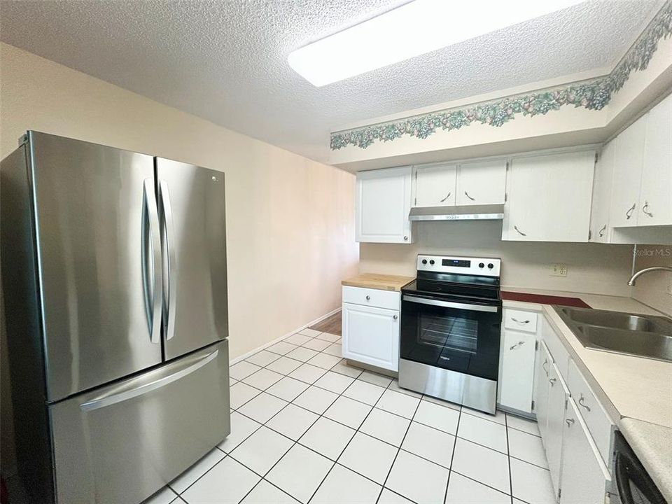 For Sale: $163,112 (2 beds, 2 baths, 1100 Square Feet)