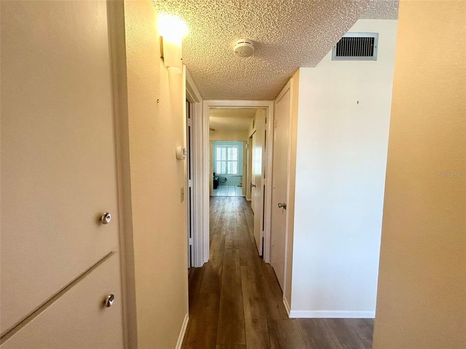 For Sale: $163,112 (2 beds, 2 baths, 1100 Square Feet)