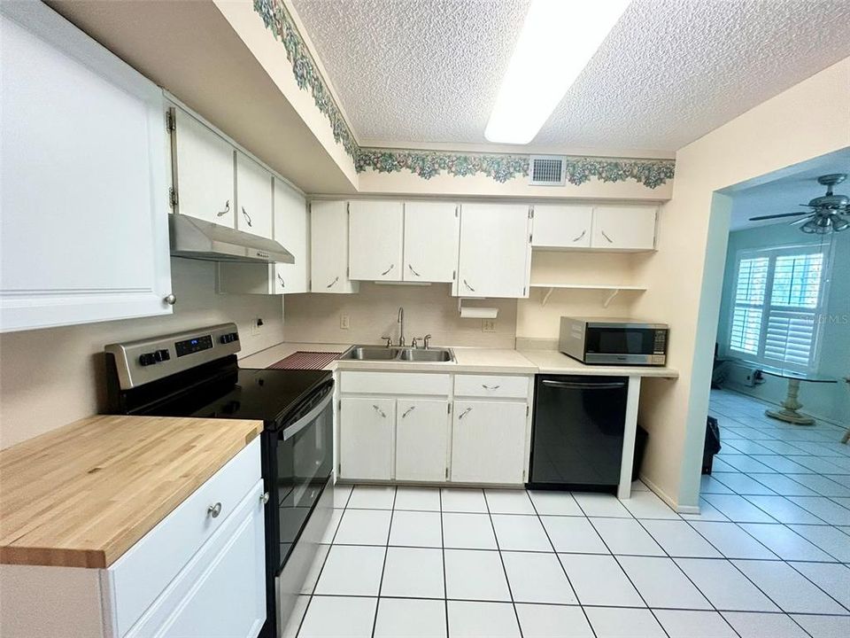 For Sale: $163,112 (2 beds, 2 baths, 1100 Square Feet)