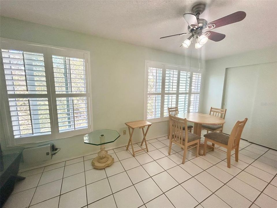 For Sale: $163,112 (2 beds, 2 baths, 1100 Square Feet)