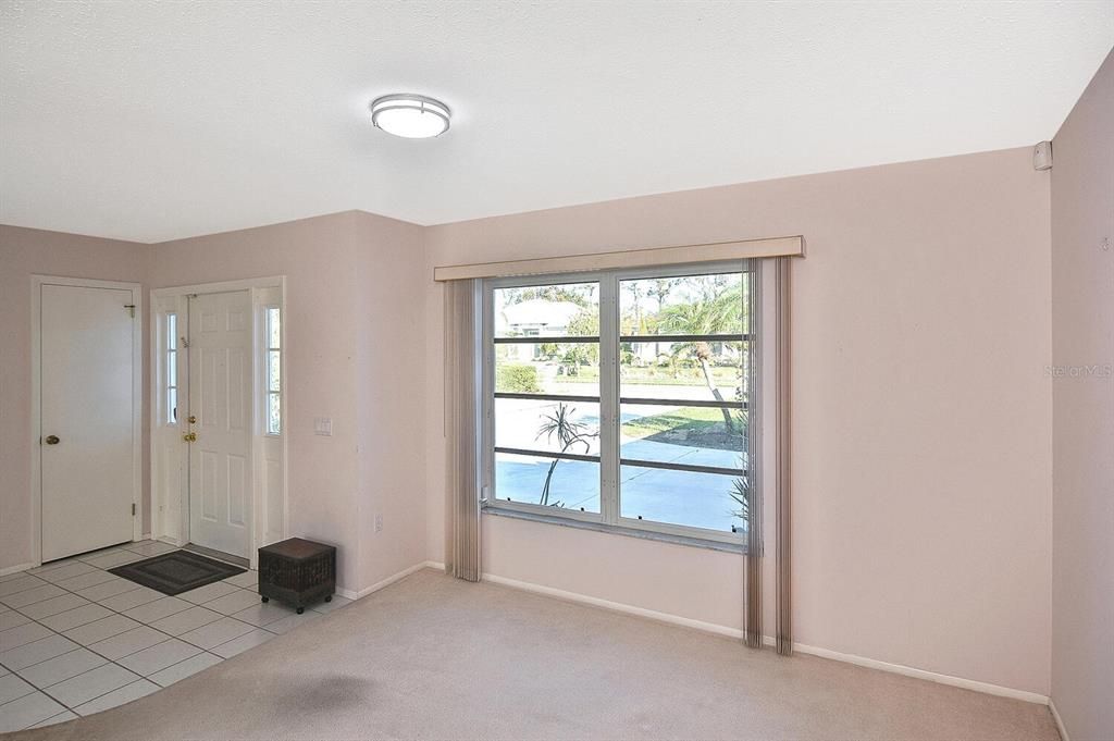 Dining room, foyer