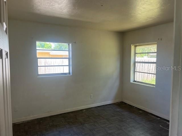 For Rent: $1,200 (3 beds, 1 baths, 836 Square Feet)