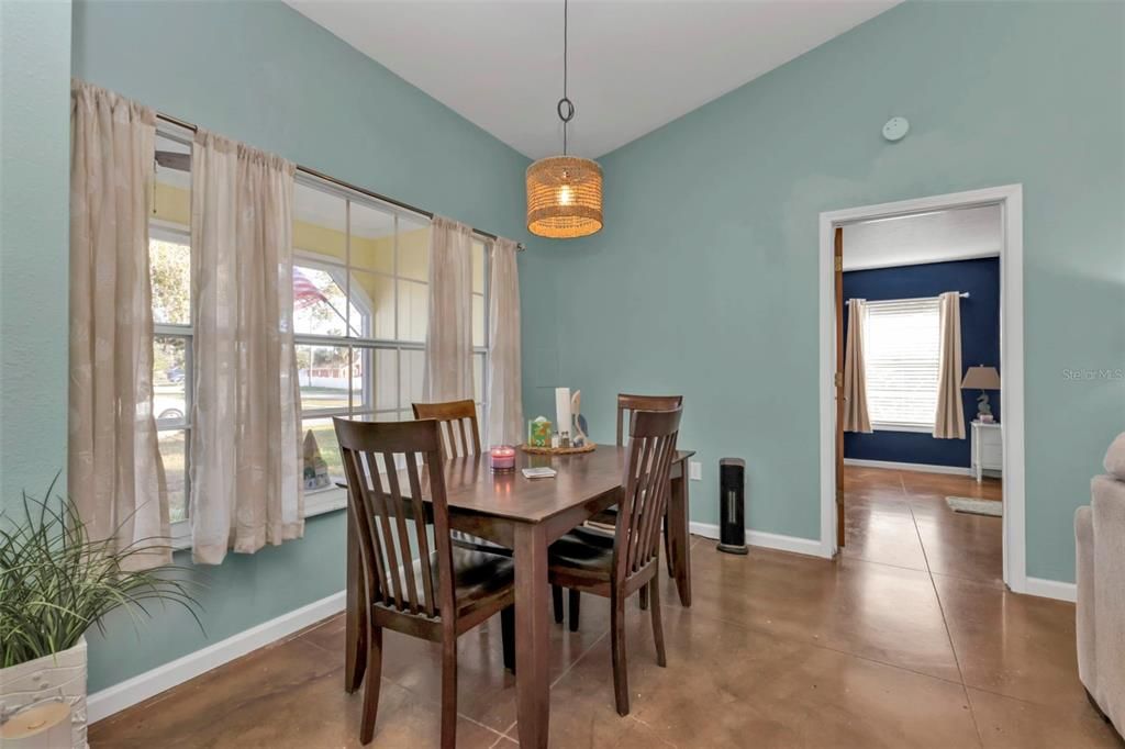 For Sale: $299,900 (2 beds, 2 baths, 1529 Square Feet)