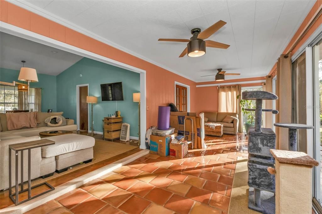 For Sale: $299,900 (2 beds, 2 baths, 1529 Square Feet)