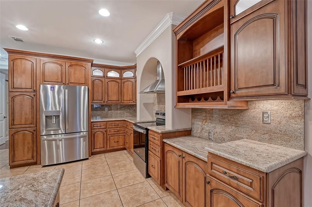 Kitchen, Appliances, Cabinets, Granite counters.