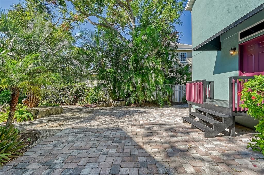 Front of GARAGE - Rear Porch view - Tropical plants | Landscape views.