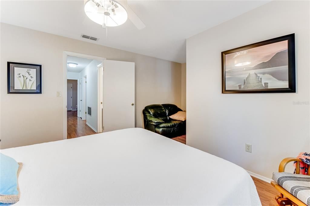 For Sale: $273,000 (2 beds, 2 baths, 1274 Square Feet)