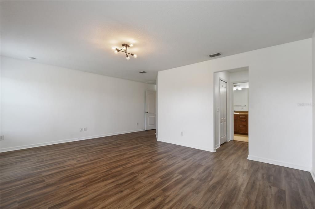 For Rent: $2,150 (3 beds, 2 baths, 1598 Square Feet)