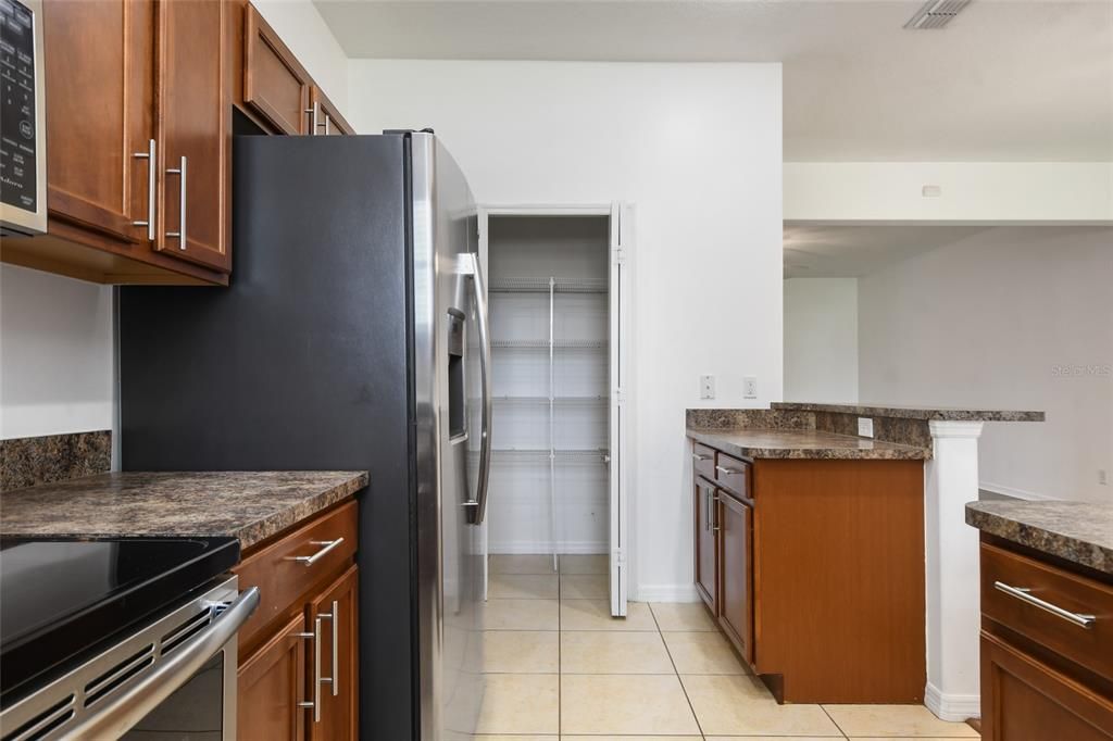 For Rent: $2,150 (3 beds, 2 baths, 1598 Square Feet)