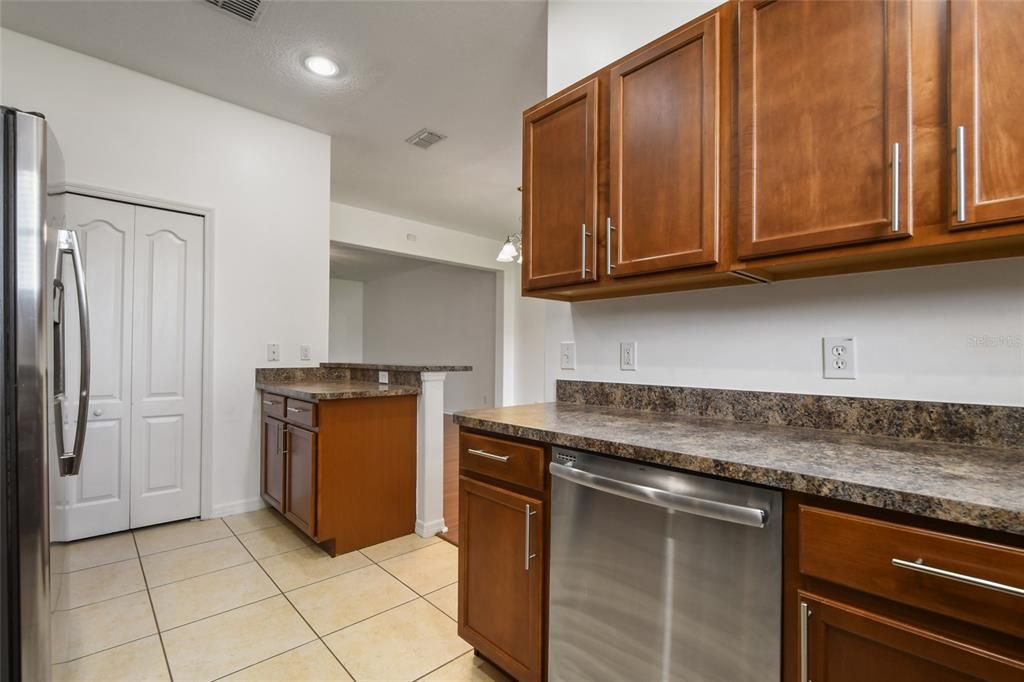 For Rent: $2,150 (3 beds, 2 baths, 1598 Square Feet)