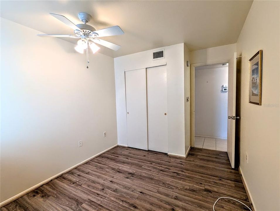 For Sale: $139,500 (2 beds, 1 baths, 733 Square Feet)