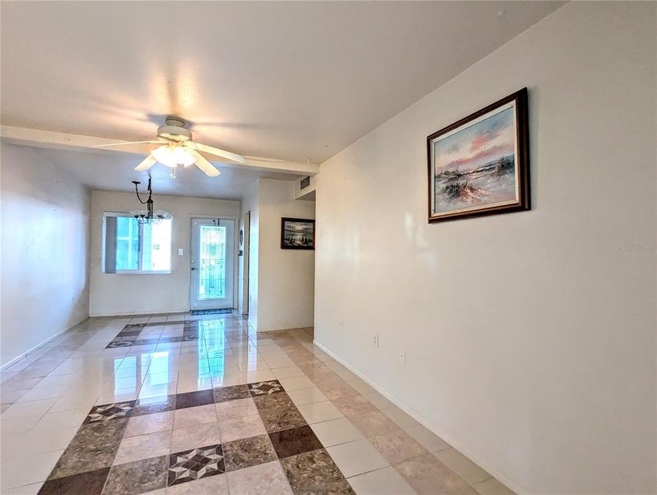 For Sale: $139,500 (2 beds, 1 baths, 733 Square Feet)