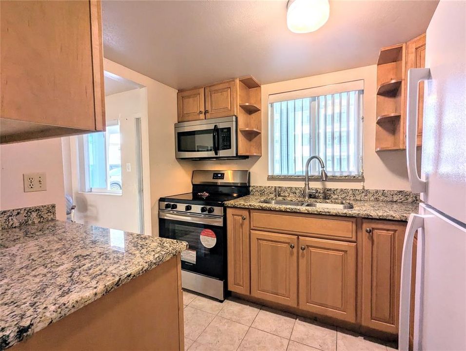 For Sale: $139,500 (2 beds, 1 baths, 733 Square Feet)