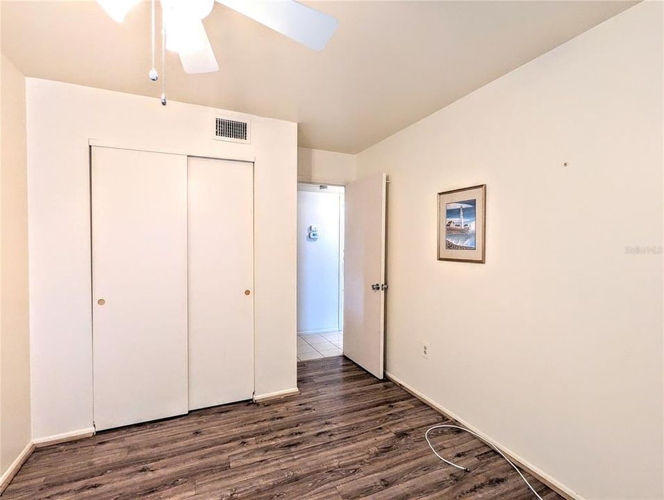 For Sale: $139,500 (2 beds, 1 baths, 733 Square Feet)