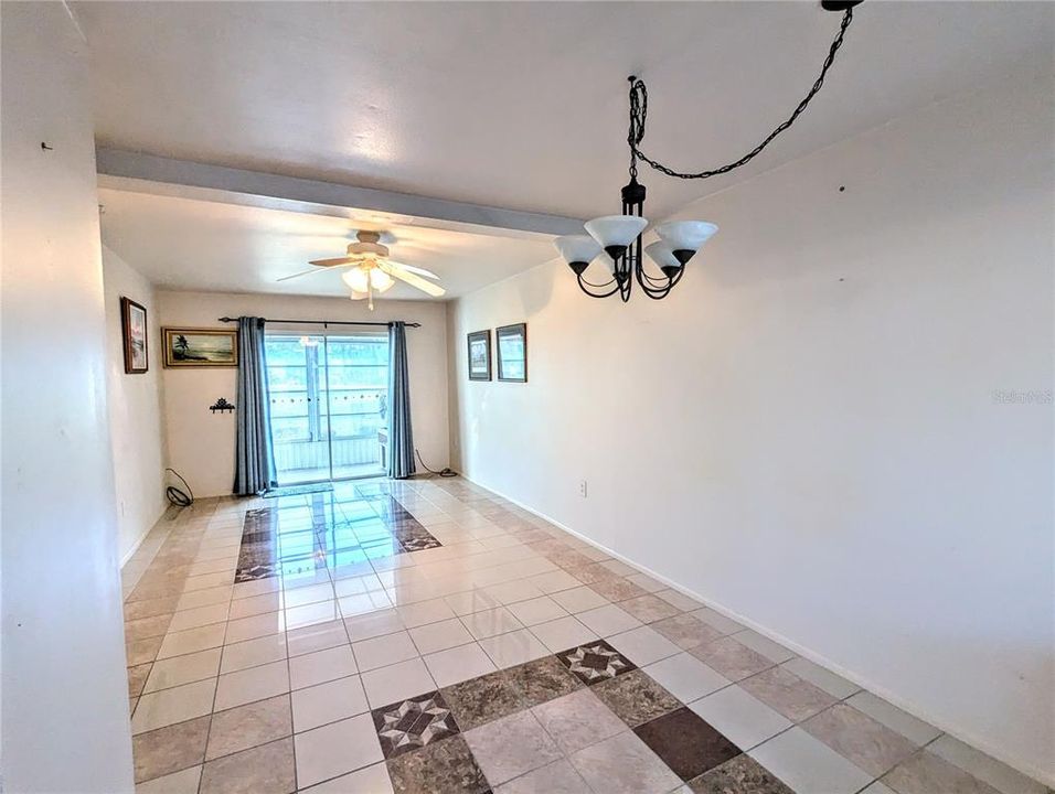 For Sale: $139,500 (2 beds, 1 baths, 733 Square Feet)