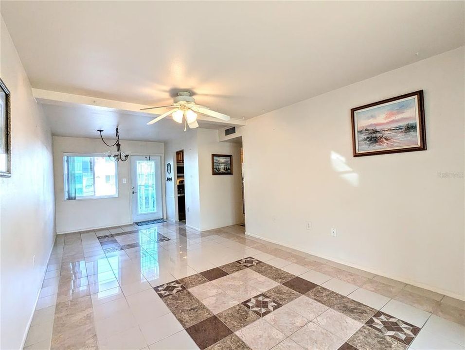 For Sale: $139,500 (2 beds, 1 baths, 733 Square Feet)