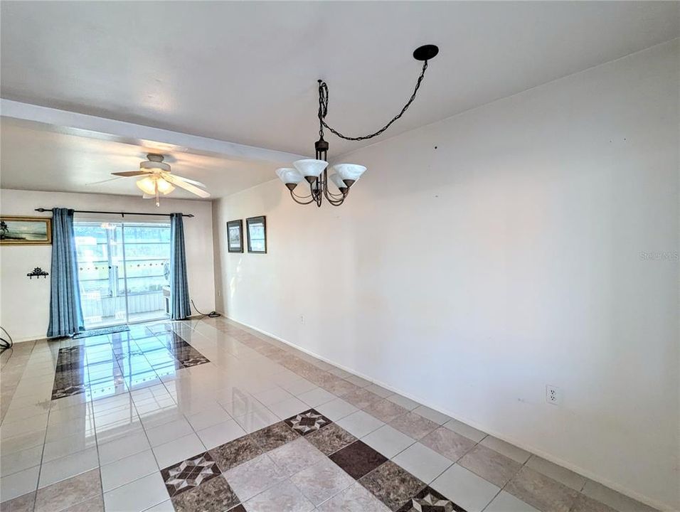 For Sale: $139,500 (2 beds, 1 baths, 733 Square Feet)