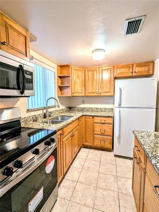 For Sale: $139,500 (2 beds, 1 baths, 733 Square Feet)