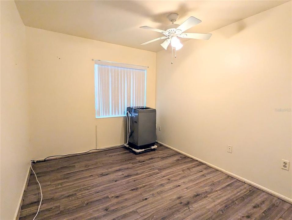 For Sale: $139,500 (2 beds, 1 baths, 733 Square Feet)