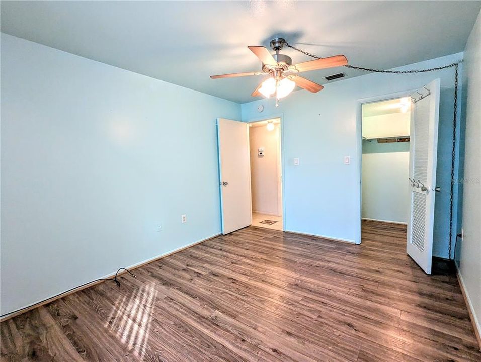 For Sale: $139,500 (2 beds, 1 baths, 733 Square Feet)