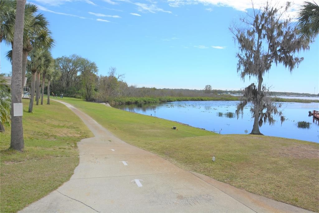 the community lake & 1st tee.