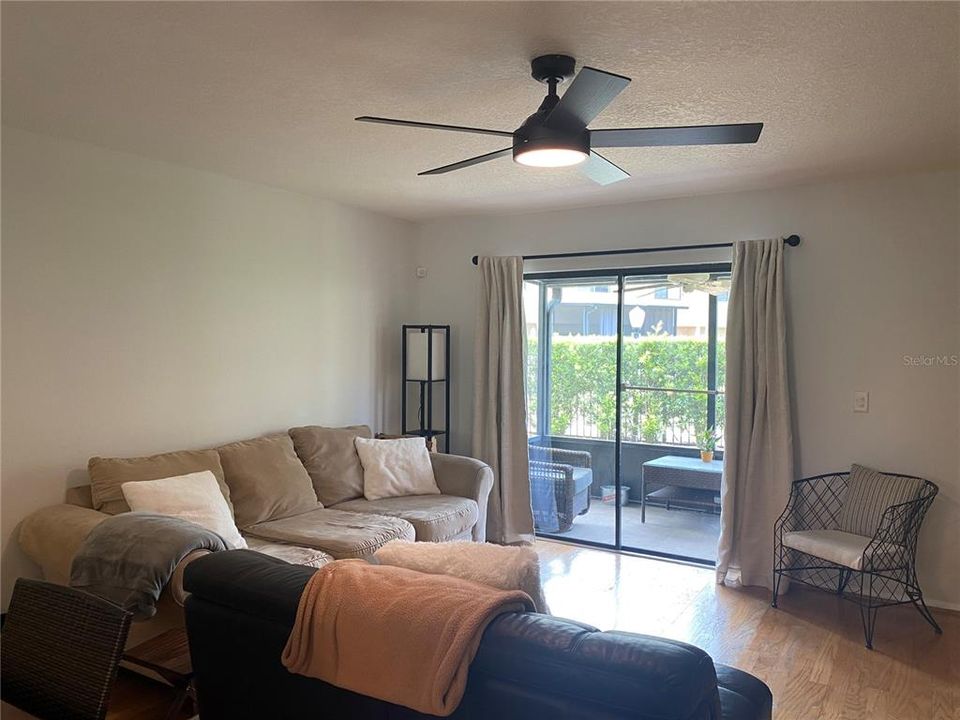 For Sale: $365,000 (2 beds, 2 baths, 1133 Square Feet)