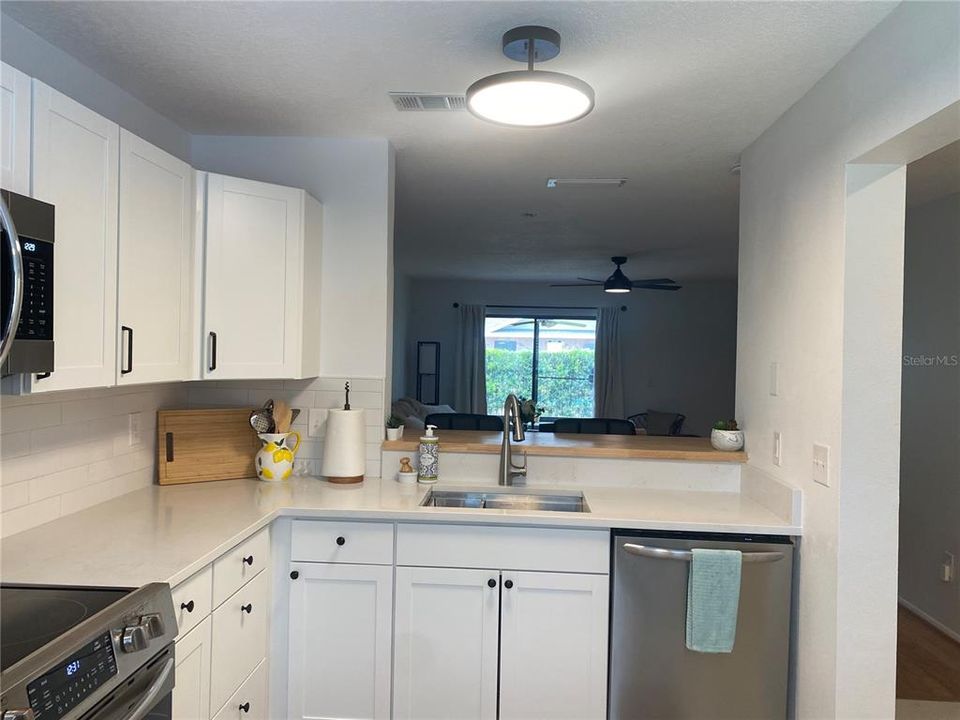 For Sale: $365,000 (2 beds, 2 baths, 1133 Square Feet)