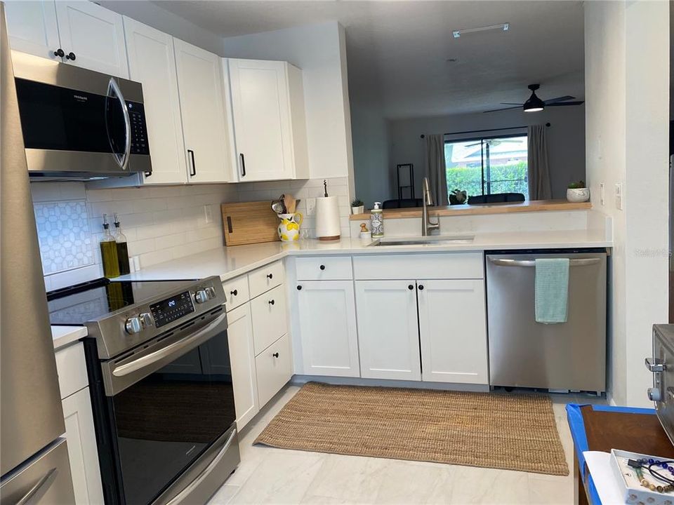 For Sale: $365,000 (2 beds, 2 baths, 1133 Square Feet)