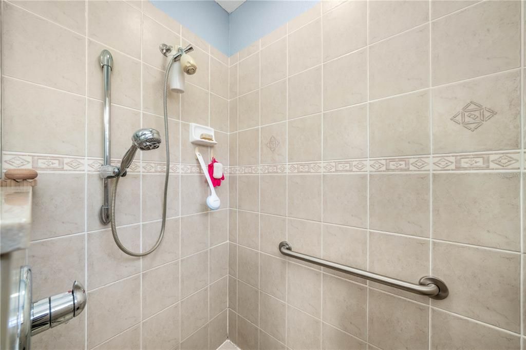 For Sale: $379,900 (2 beds, 2 baths, 2192 Square Feet)