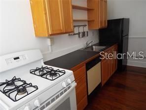 For Rent: $1,535 (1 beds, 1 baths, 700 Square Feet)