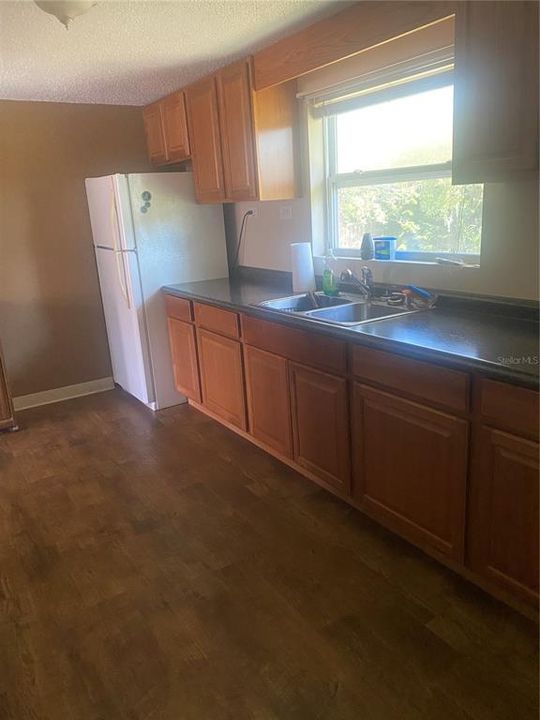 For Sale: $219,000 (2 beds, 1 baths, 704 Square Feet)