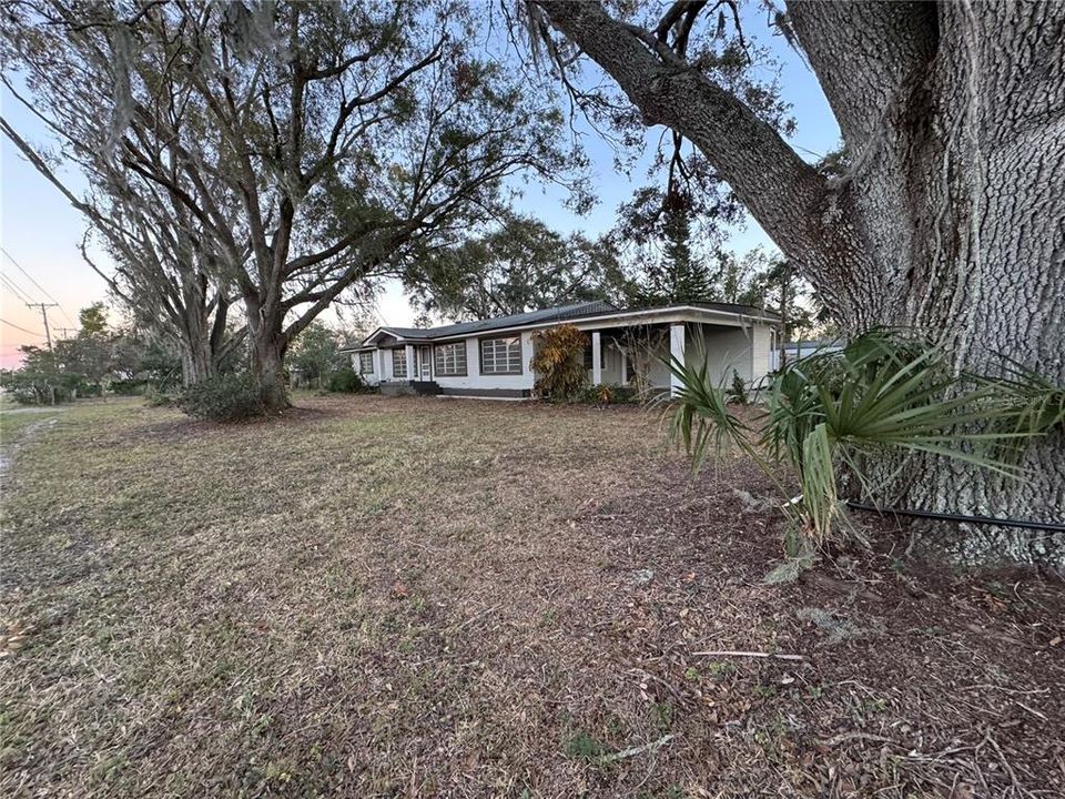 Active With Contract: $312,500 (3 beds, 2 baths, 1820 Square Feet)