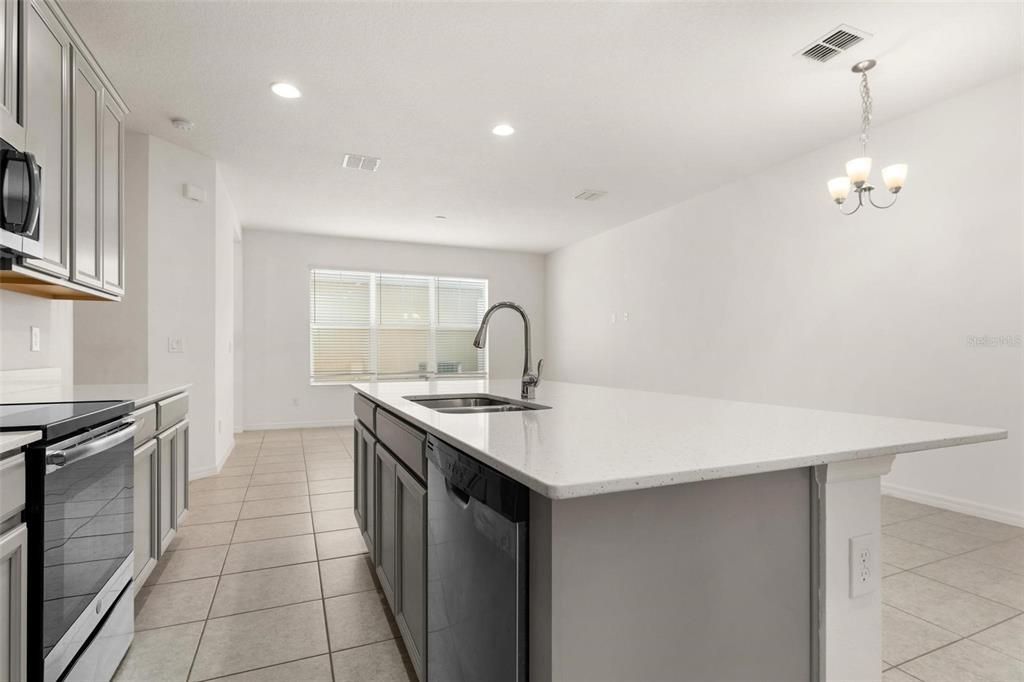 For Sale: $450,000 (3 beds, 2 baths, 1723 Square Feet)