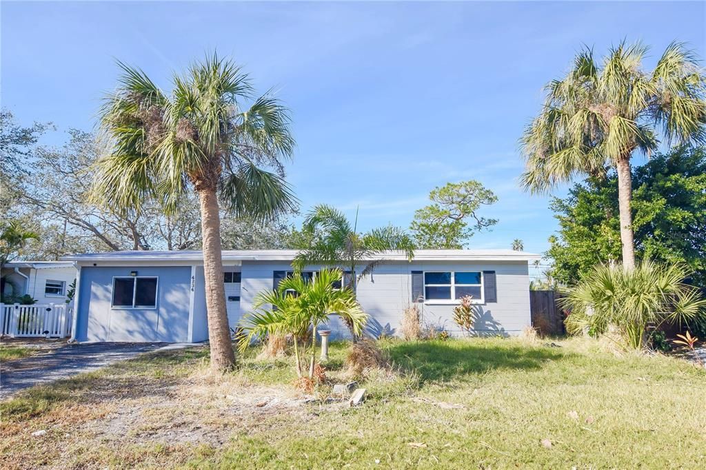 合同活跃: $175,000 (3 贝兹, 2 浴室, 1127 平方英尺)