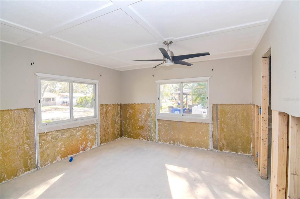 合同活跃: $175,000 (3 贝兹, 2 浴室, 1127 平方英尺)