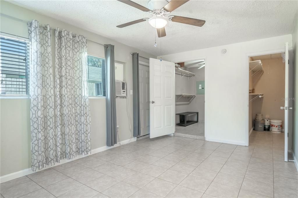 Primary bedroom: The laundry room located in the primary bedroom, can be converted into a primary ensuite