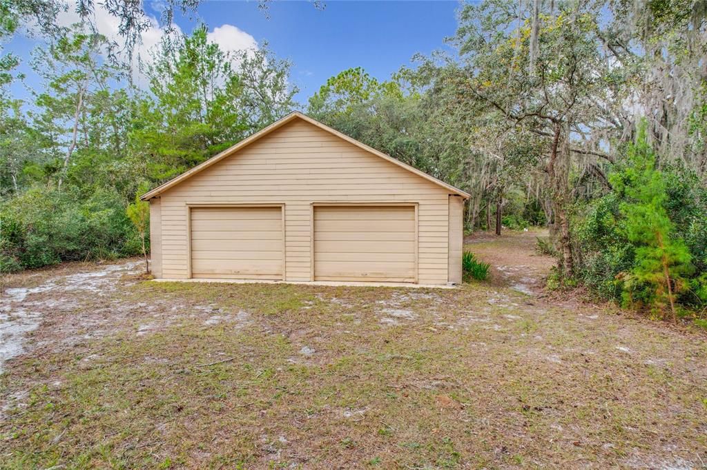 40x30 Detatched Garage with 3 doors