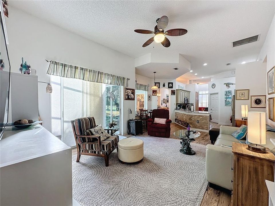 For Sale: $435,000 (4 beds, 3 baths, 2015 Square Feet)