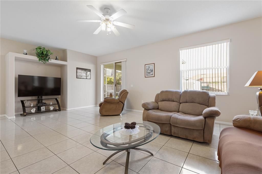 For Sale: $399,900 (3 beds, 2 baths, 1986 Square Feet)