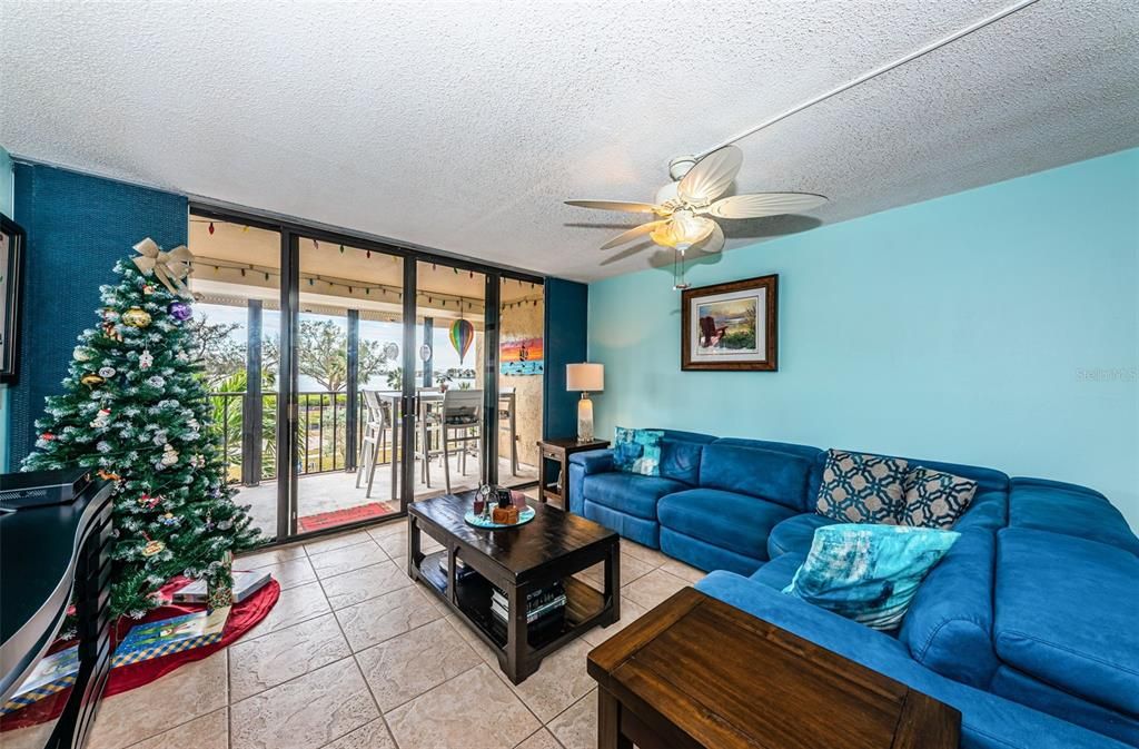 For Sale: $415,000 (2 beds, 2 baths, 1390 Square Feet)