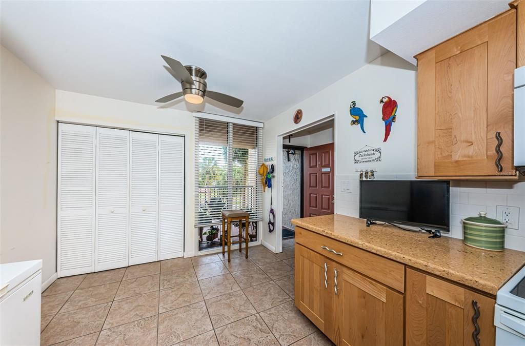 For Sale: $415,000 (2 beds, 2 baths, 1390 Square Feet)